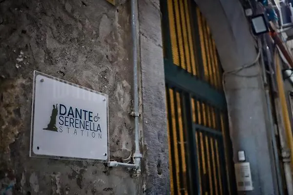 Dante & Serenella Station Napoli Affittacamere