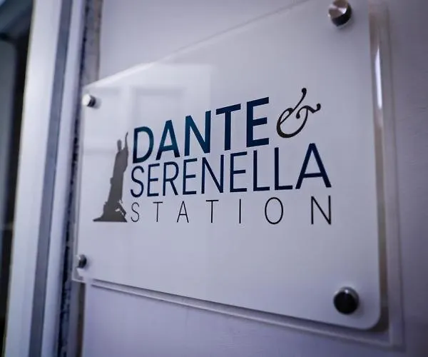 Dante & Serenella Station ナポリ ゲストハウス